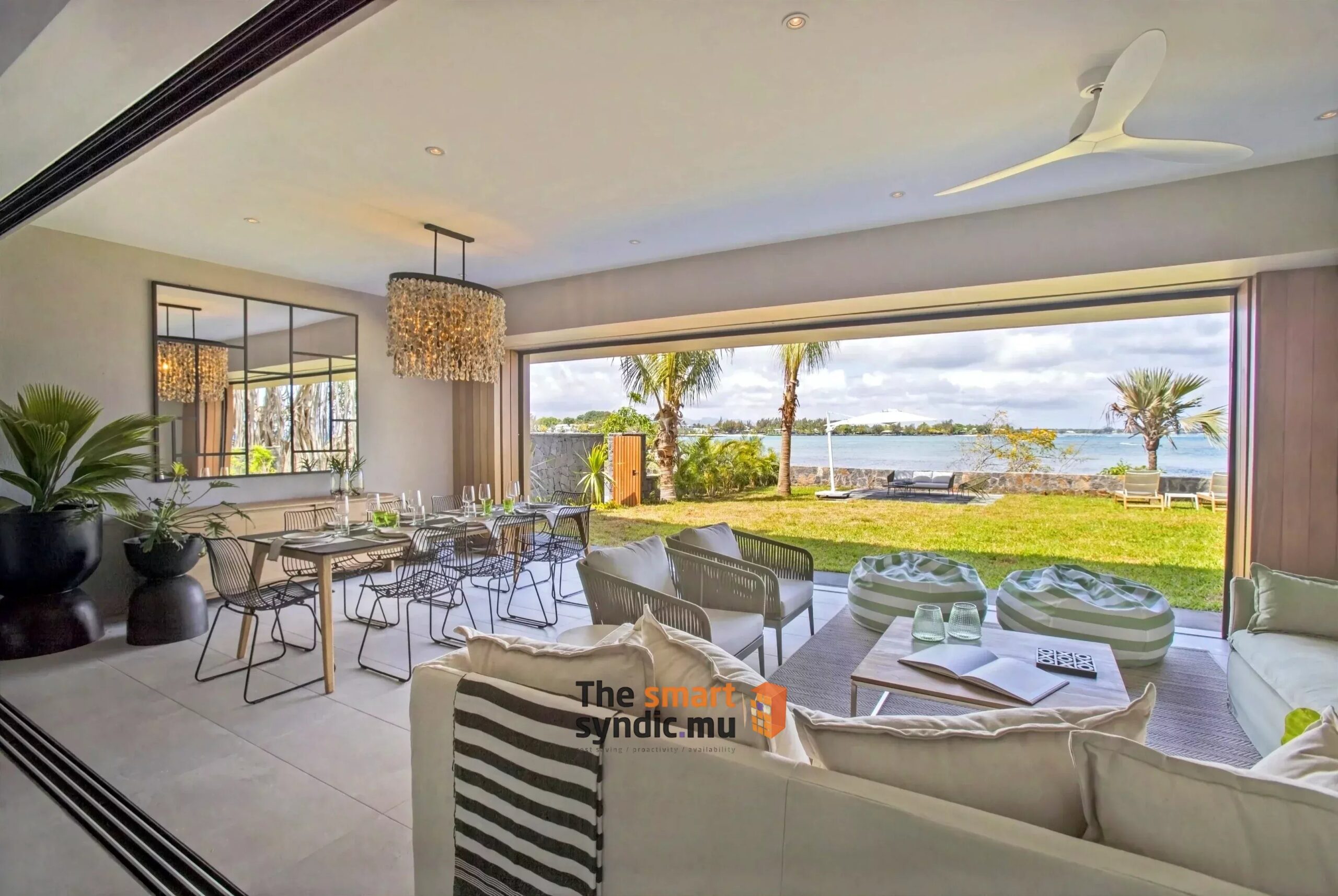 Stunning modern seaside apartment in Pereybère
